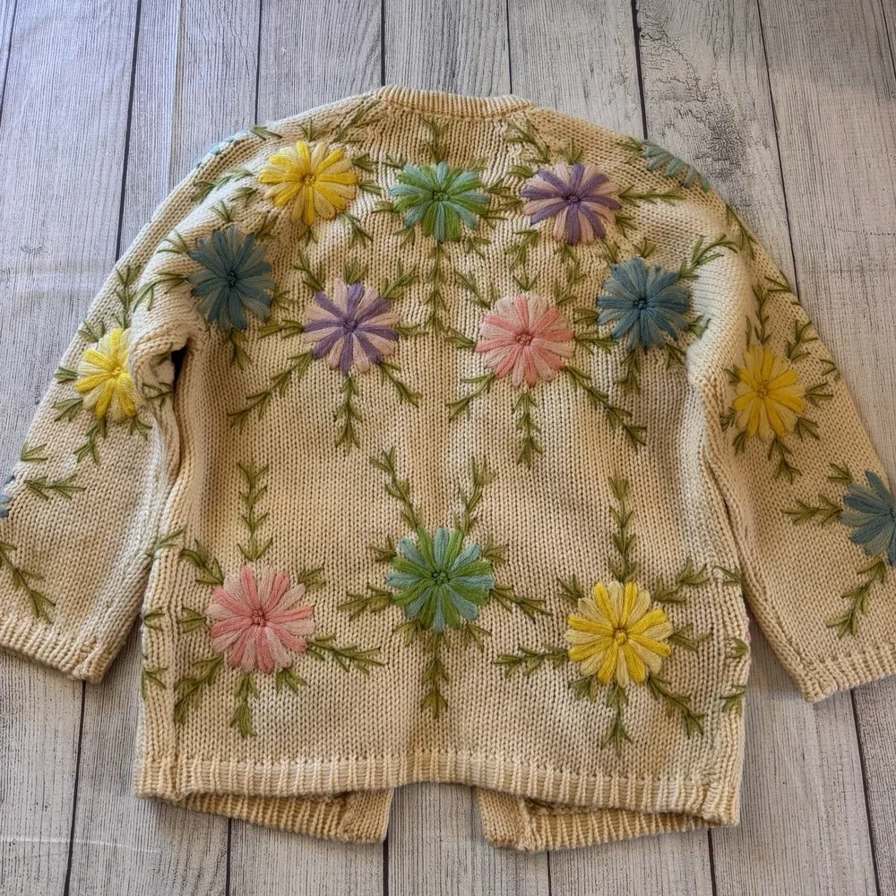 Vintage 1940s Flower Embroidered Granny Cottage Small Sweater Wool Open Cardigan